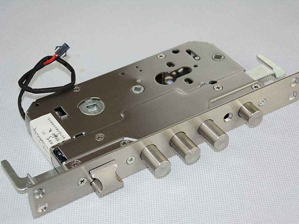 黔江區(qū)24小時(shí)換鎖(汽車(chē)配遙控鑰匙)